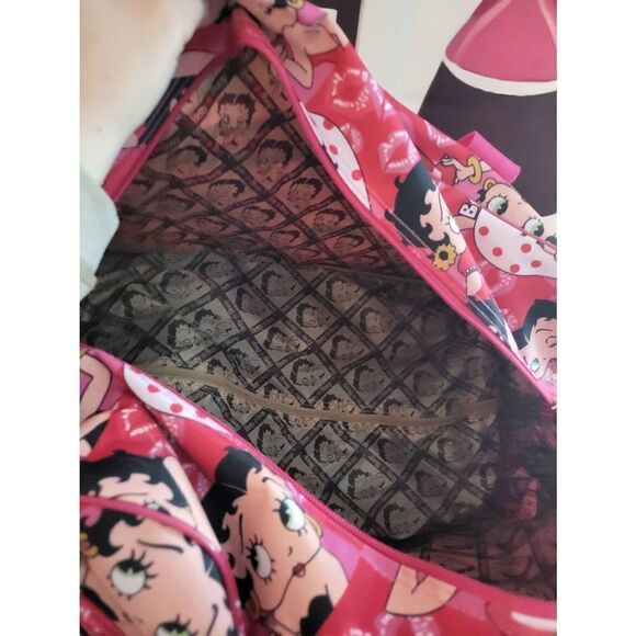 NWT 20" wheeled Betty Boop pink carry on - Picture 6 of 6